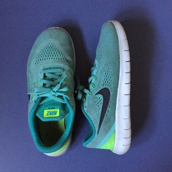 Nike Free Runs - Picture 2 of 5